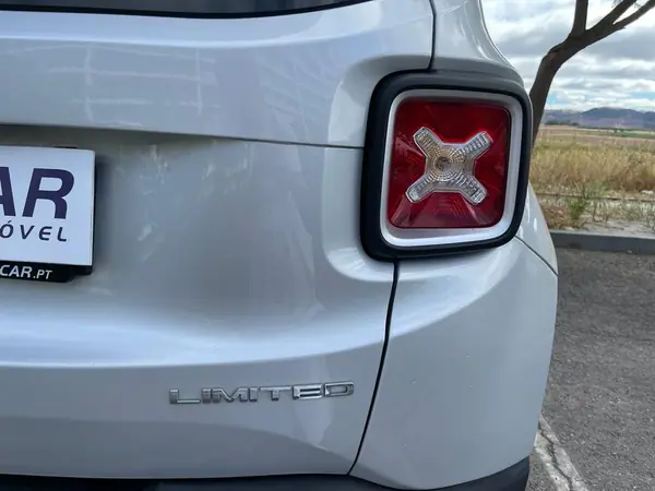 Jeep Renegade 2018 - 17980 EUR, 112000 km - AUTO.MOTO.pt - 112000km - foto 8 de 22