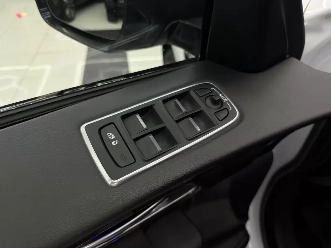 Jaguar F-Pace 2017 - 27950 EUR, 141687 km - 141687km - foto 20 de 48