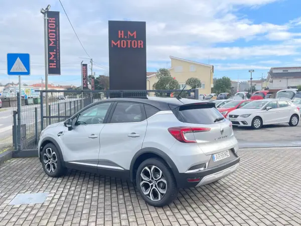 Renault Captur 2022 - 17300 EUR, 93000 km - AUTO.MOTO.pt - 93000km - foto 3 de 12