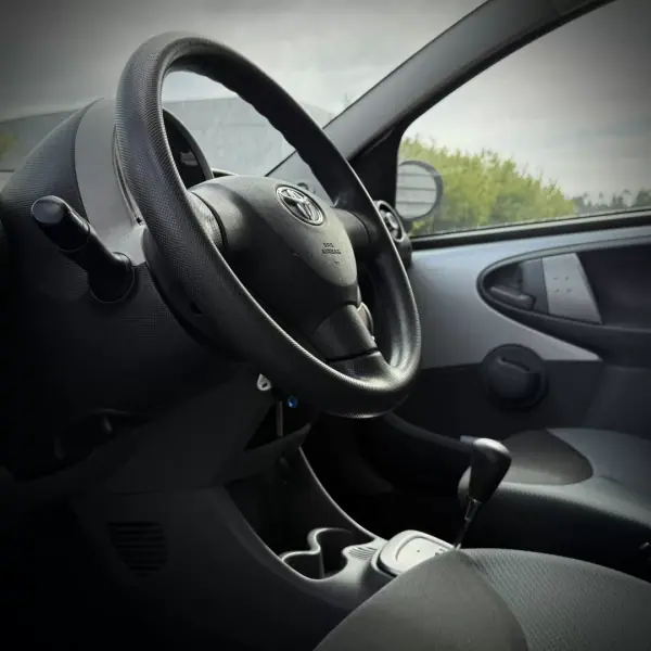 Toyota Aygo 2006 - 6500 EUR, 156009 km - AUTO.MOTO.pt - 156009km - foto 9 de 11