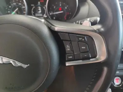 Jaguar XE 2017 - 14250 EUR, 243000 km - AUTO.MOTO.pt - 243000km - foto 27 de 34