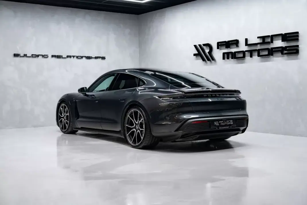 Porsche Taycan 2024 - 84950 EUR, 8000 km - AUTO.MOTO.pt - 8000km - foto 9 de 58