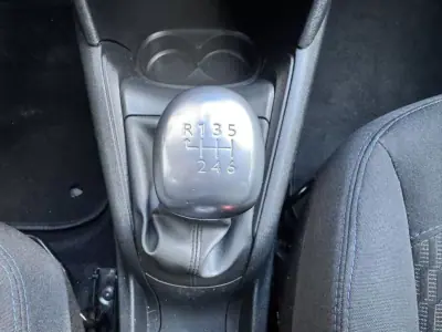 Peugeot 208 2018 - 11900 EUR, 123326 km - AUTO.MOTO.pt - 123326km - foto 20 de 25