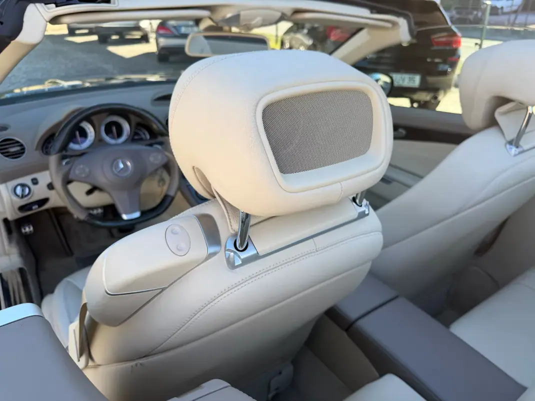 Mercedes-Benz SL 350 2009 - 39990 EUR, 84000 km - 84000km - foto 33 de 36