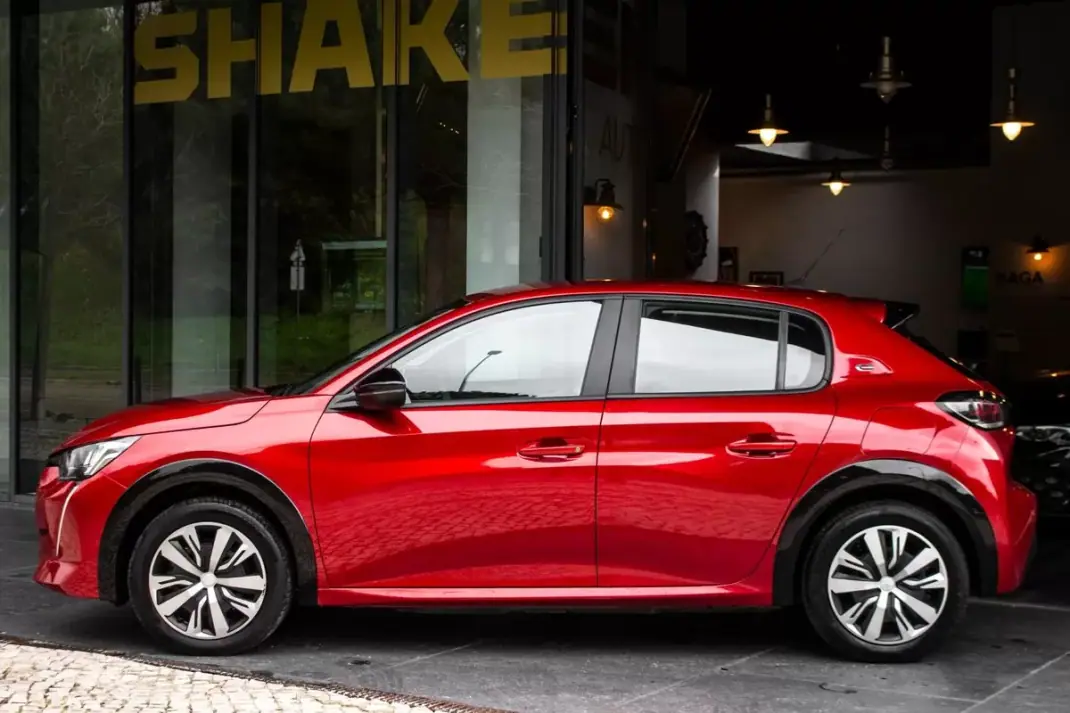 Peugeot e-208 2023 - 17800 EUR, 18457 km - AUTO.MOTO.pt - 18457km - foto 2 de 41