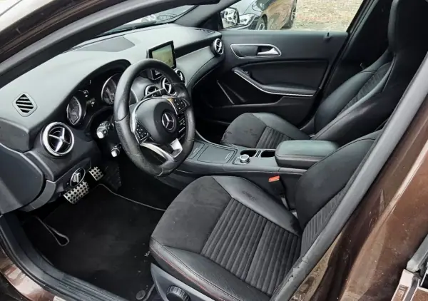 Mercedes-Benz GLA 180 2015 - 21500 EUR, 160000 km - AUTO.MOTO.pt - 160000km - foto 24 de 31