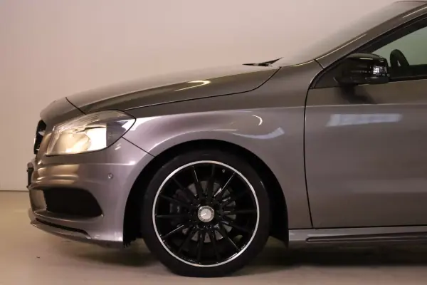 Mercedes-Benz A 200 2015 - 20950 EUR, 54047 km - AUTO.MOTO.pt - 54047km - foto 13 de 32