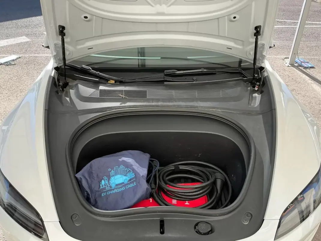 Tesla Model 3 2024 - 35900 EUR, 47005 km - 47005km - foto 7 de 10