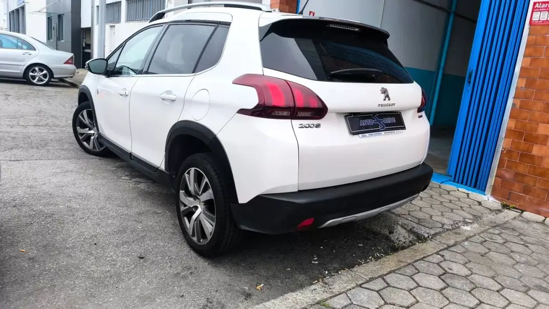 Peugeot 2008 2017 - 9900 EUR, 113000 km - AUTO.MOTO.pt - 113000km - foto 13 de 15