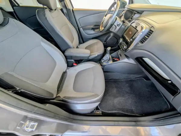 Renault Captur 2015 - 8500 EUR, 174577 km - AUTO.MOTO.pt - 174577km - foto 14 de 23