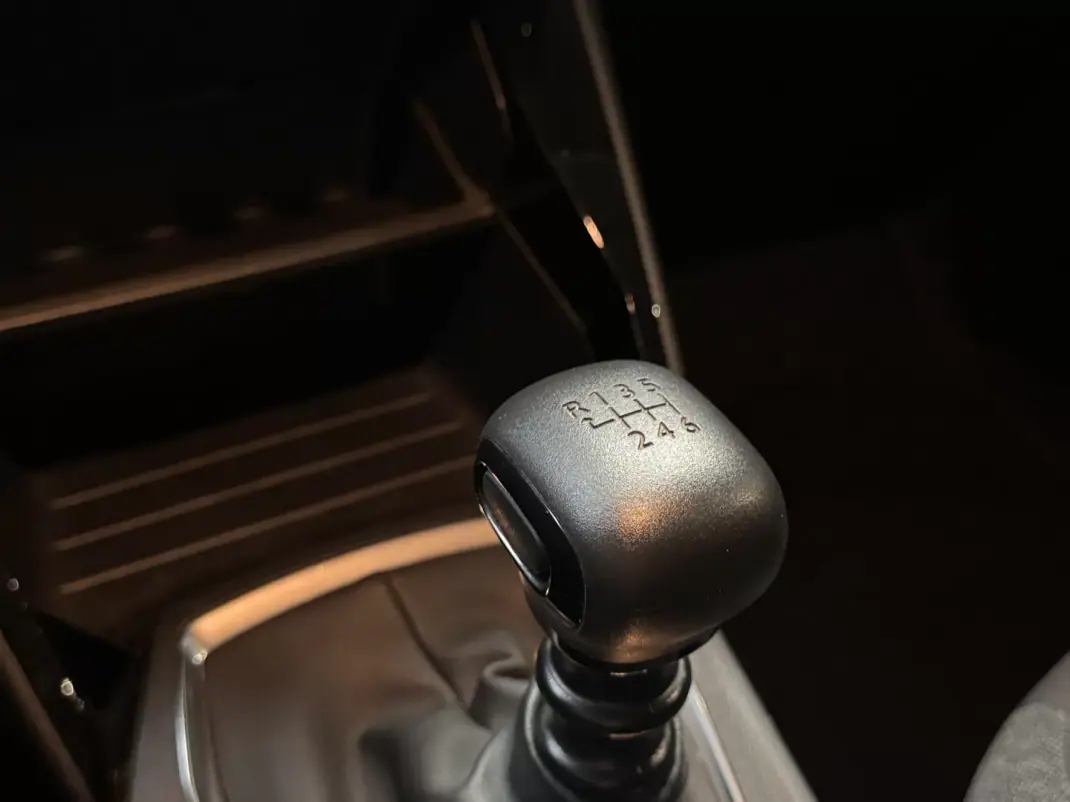 Peugeot 208 2023 - 14990 EUR, 87800 km - AUTO.MOTO.pt - 87800km - foto 25 de 30