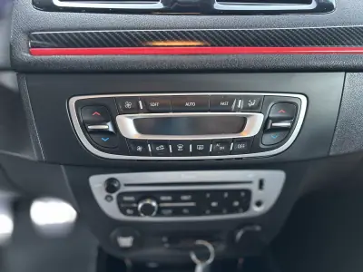 Renault Mégane Coupe 2013 - 24500 EUR, 105200 km - AUTO.MOTO.pt - 105200km - foto 16 de 25