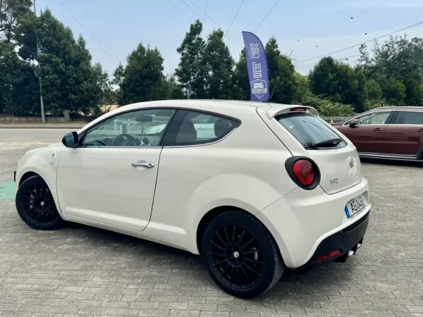 Alfa Romeo MiTo 2011 - 8990 EUR, 178000 km - AUTO.MOTO.pt - 178000km - foto 10 de 11