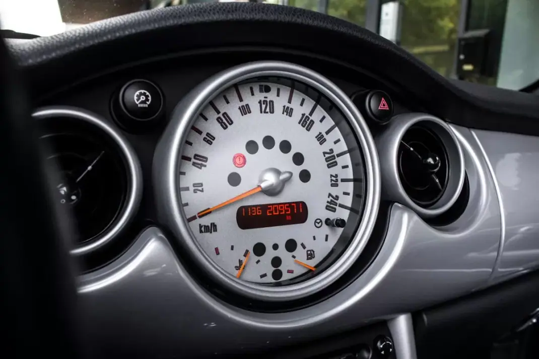 MINI 2005 - 7990 EUR, 209571 km - AUTO.MOTO.pt - 209571km - foto 20 de 31