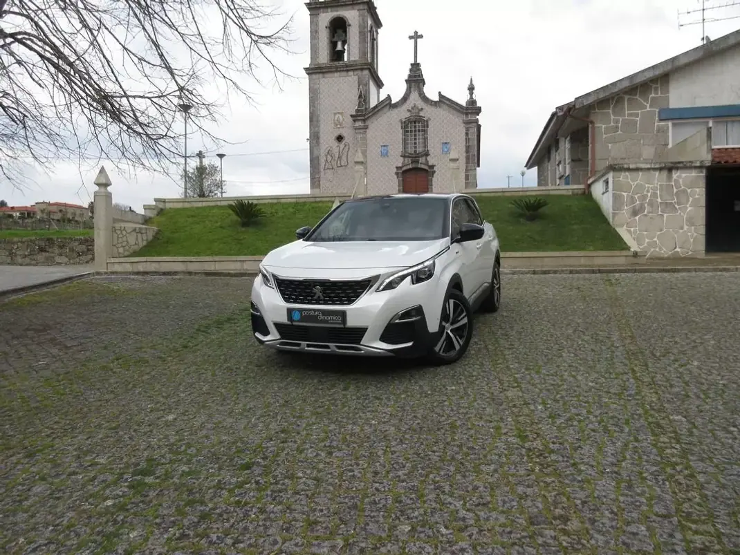 Peugeot 3008 2017 - 16990 EUR, 209000 km - AUTO.MOTO.pt - 209000km - foto 1 de 48