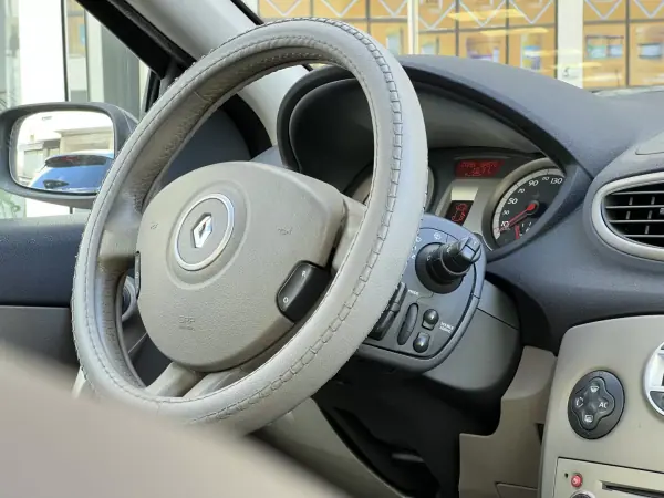 Renault Clio 2008 - 4990 EUR, 255000 km - AUTO.MOTO.pt - 255000km - foto 20 de 31