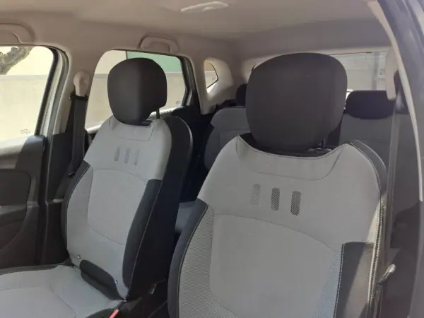 Renault Captur 2015 - 12500 EUR, 154000 km - AUTO.MOTO.pt - 154000km - foto 10 de 14