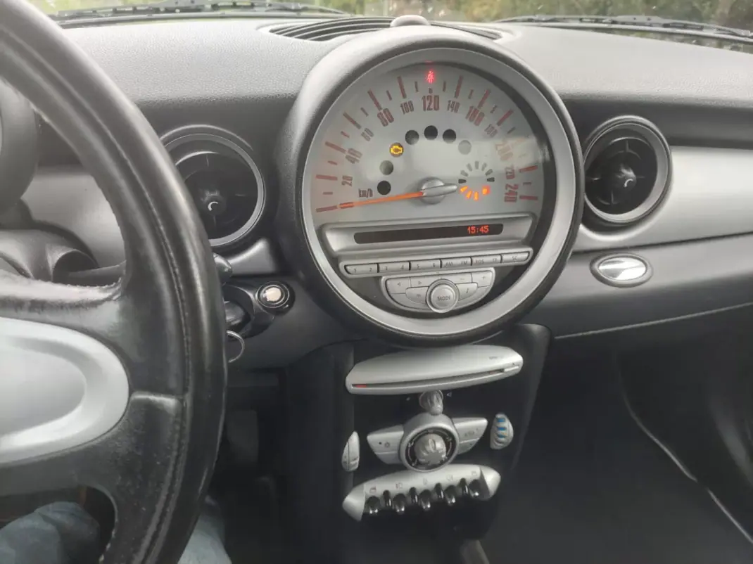 MINI Clubman 2008 - 6000 EUR, 244500 km - AUTO.MOTO.pt - 244500km - foto 12 de 13
