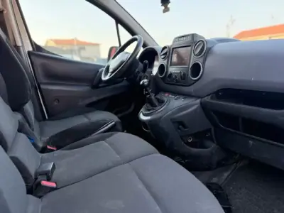 Citroën Berlingo 2017 - 9900 EUR, 176000 km - AUTO.MOTO.pt - 176000km - foto 6 de 10