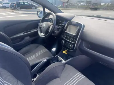 Renault Clio 2018 - 11850 EUR, 60877 km - AUTO.MOTO.pt - 60877km - foto 21 de 25