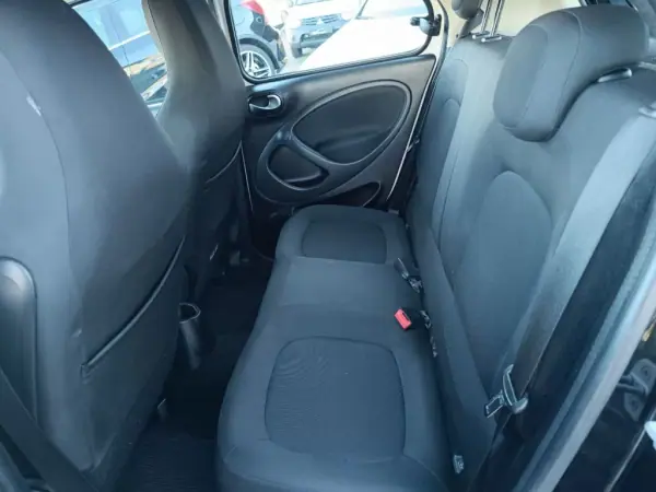 Smart ForFour 2016 - 9900 EUR, 66000 km - AUTO.MOTO.pt - 66000km - foto 13 de 25