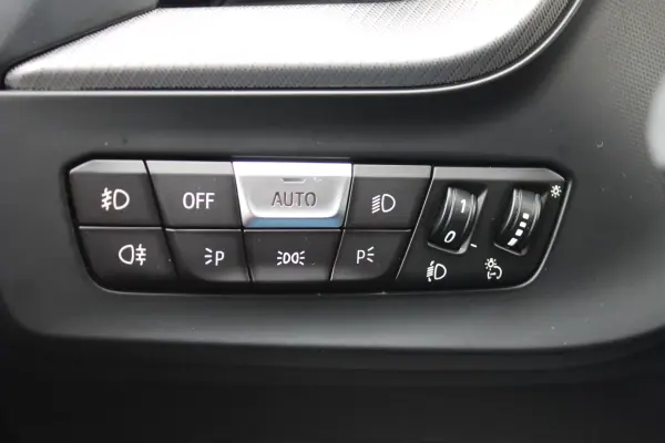 BMW 116 2020 - 22990 EUR, 121000 km - AUTO.MOTO.pt - 121000km - foto 27 de 33