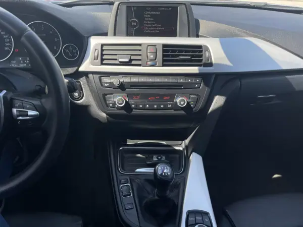 BMW 318 2014 - 15990 EUR, 203500 km - AUTO.MOTO.pt - 203500km - foto 13 de 19