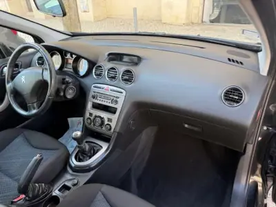 Peugeot 308 2011 - 7400 EUR, 143000 km - AUTO.MOTO.pt - 143000km - foto 20 de 31