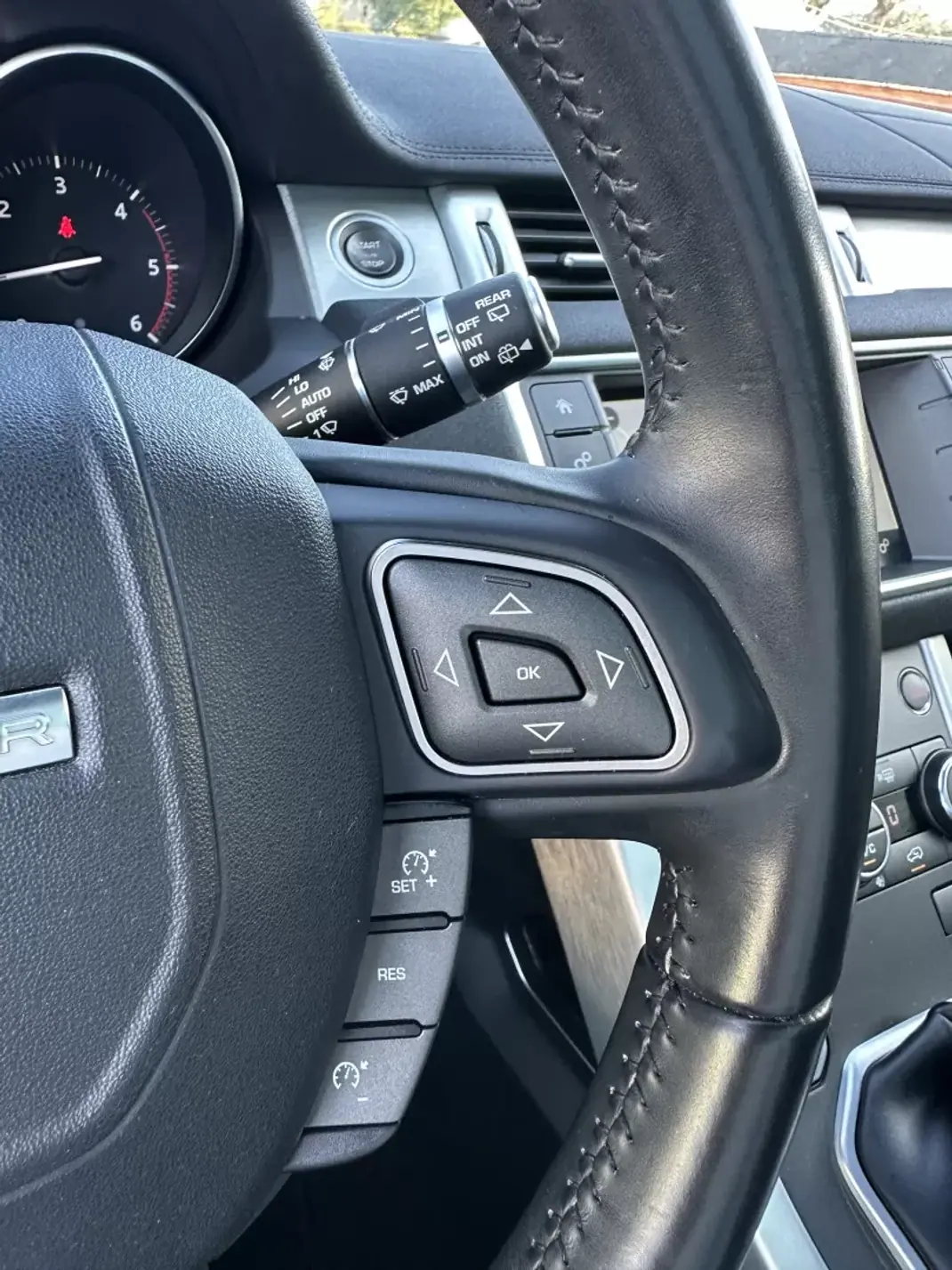 Land Rover Range Rover Evoque 2016 - 19900 EUR, 189000 km - AUTO.MOTO.pt - 189000km - foto 46 de 62