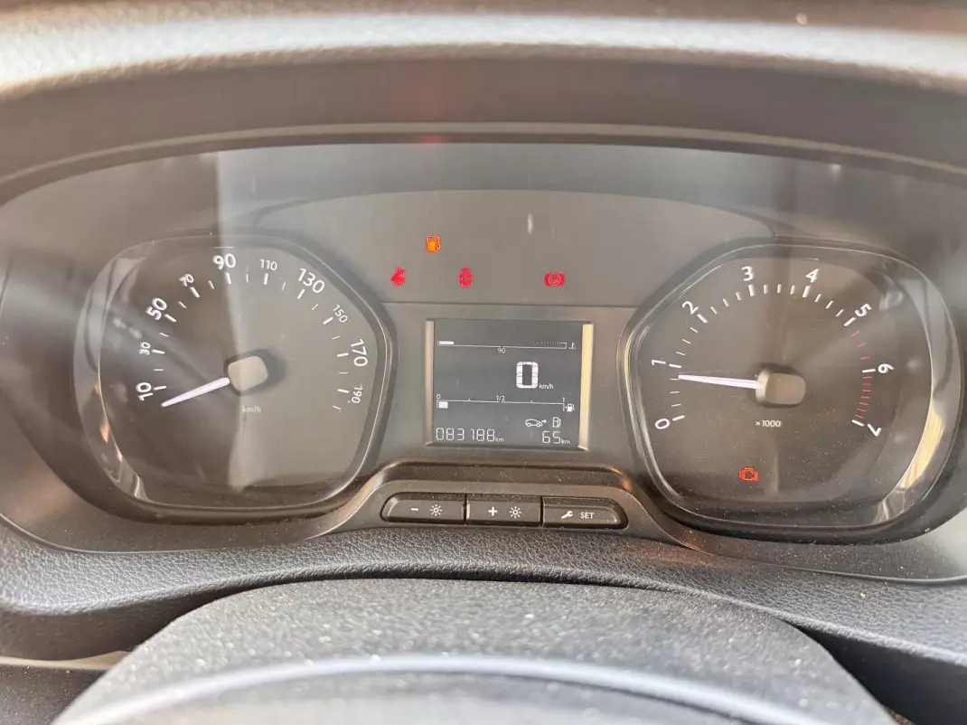 Peugeot Expert 2024 - 22500 EUR, 83188 km - 83188km - foto 10 de 19
