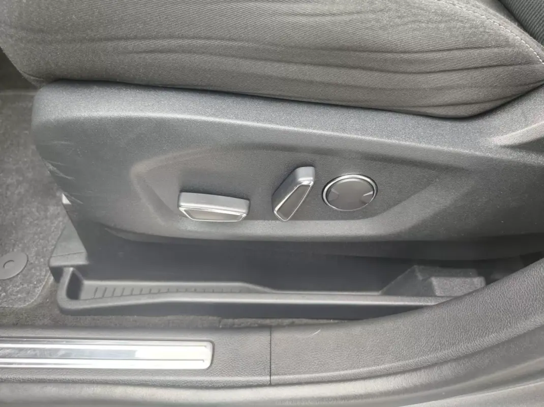 Ford S-Max 2019 - 22400 EUR, 124980 km - AUTO.MOTO.pt - 124980km - foto 12 de 18