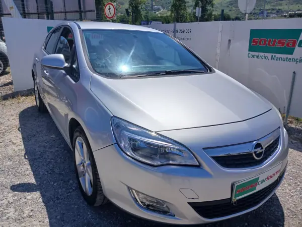Opel Astra 2010 - 6350 EUR, 76845 km - AUTO.MOTO.pt - 76845km - foto 7 de 28