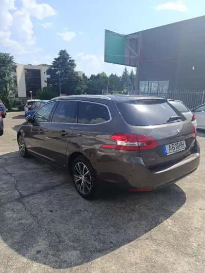 Peugeot 308 SW 2015 - 10500 EUR, 210000 km - AUTO.MOTO.pt - 210000km - foto 4 de 10