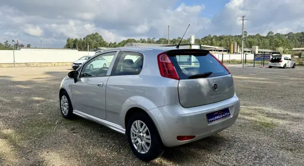 Fiat Punto 2015 - 9000 EUR, 170000 km - AUTO.MOTO.pt - 170000km - foto 12 de 34