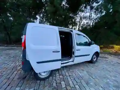 Renault Kangoo 2017 - 8500 EUR, 217000 km - AUTO.MOTO.pt - 217000km - foto 8 de 11