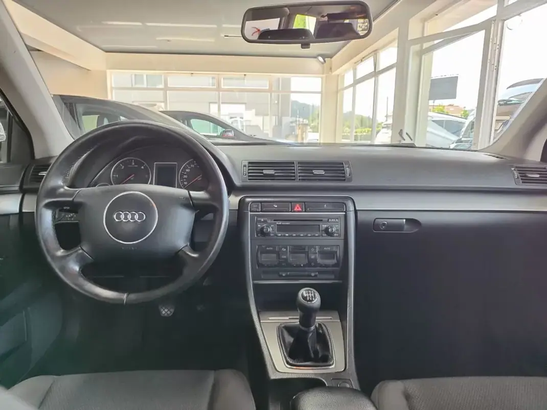 Audi A4 Avant 2004 - 6250 EUR, 348000 km - AUTO.MOTO.pt - 348000km - foto 23 de 34