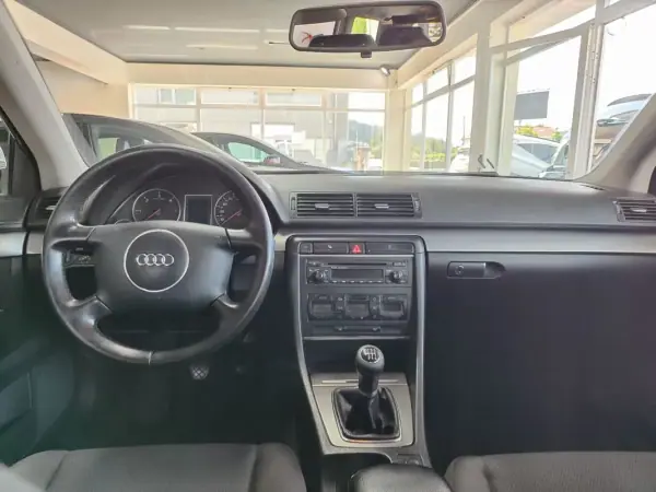 Audi A4 Avant 2004 - 6250 EUR, 348000 km - AUTO.MOTO.pt - 348000km - foto 23 de 34