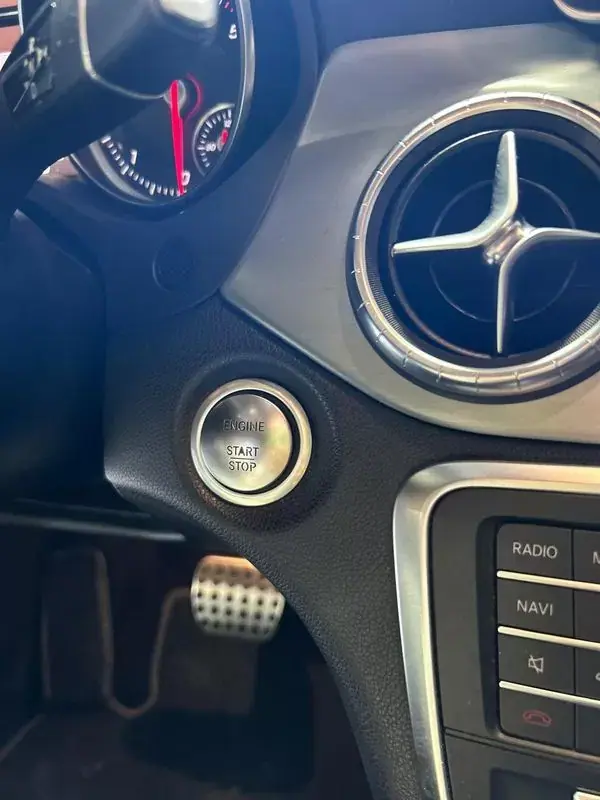 Mercedes-Benz CLA 220 2017 - 22500 EUR, 209125 km - AUTO.MOTO.pt - 209125km - foto 21 de 33