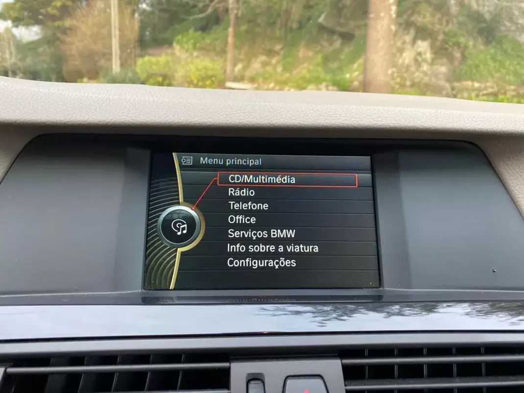 BMW 520 2011 - 14990 EUR, 250000 km - AUTO.MOTO.pt - 250000km - foto 21 de 28