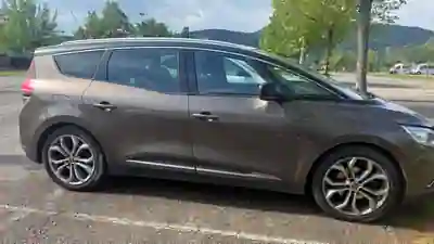 Renault Grand Scénic 2018 - 8999 EUR, 255 km - AUTO.MOTO.pt - 255km - foto 2 de 10