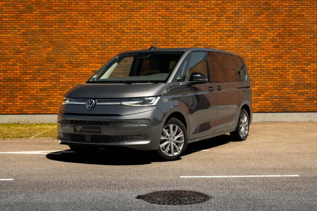 Volkswagen Multivan 2022 - 39990 EUR, 104500 km - AUTO.MOTO.pt - 104500km - foto 1 de 26