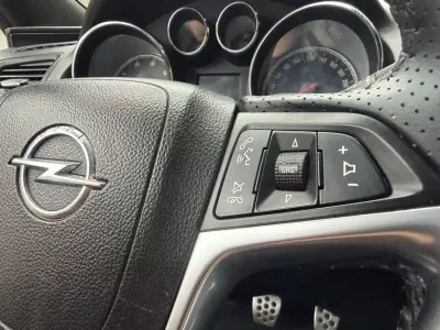 Opel Insignia Sports Tourer 2011 - 5750 EUR, 253323 km - AUTO.MOTO.pt - 253323km - foto 18 de 50