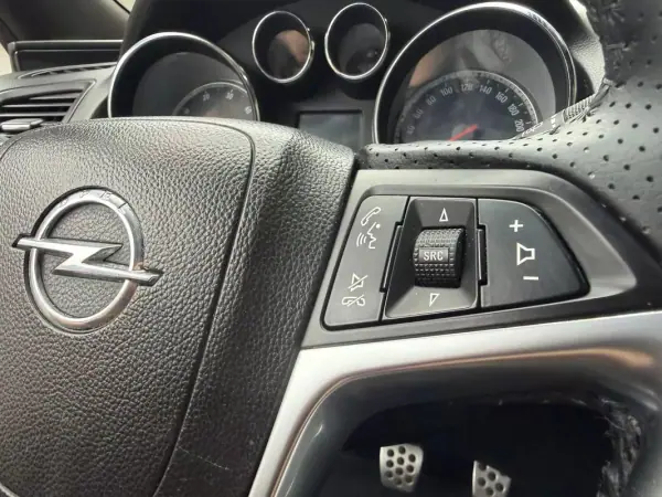 Opel Insignia Sports Tourer 2011 - 5750 EUR, 253323 km - AUTO.MOTO.pt - 253323km - foto 18 de 50