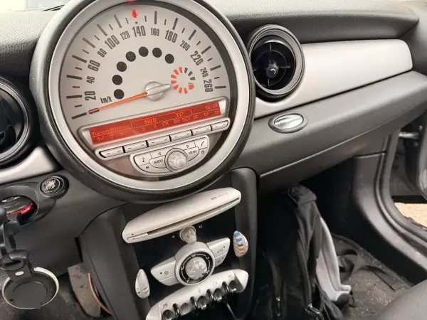 MINI Clubman 2010 - 9990 EUR, 209055 km - AUTO.MOTO.pt - 209055km - foto 6 de 7