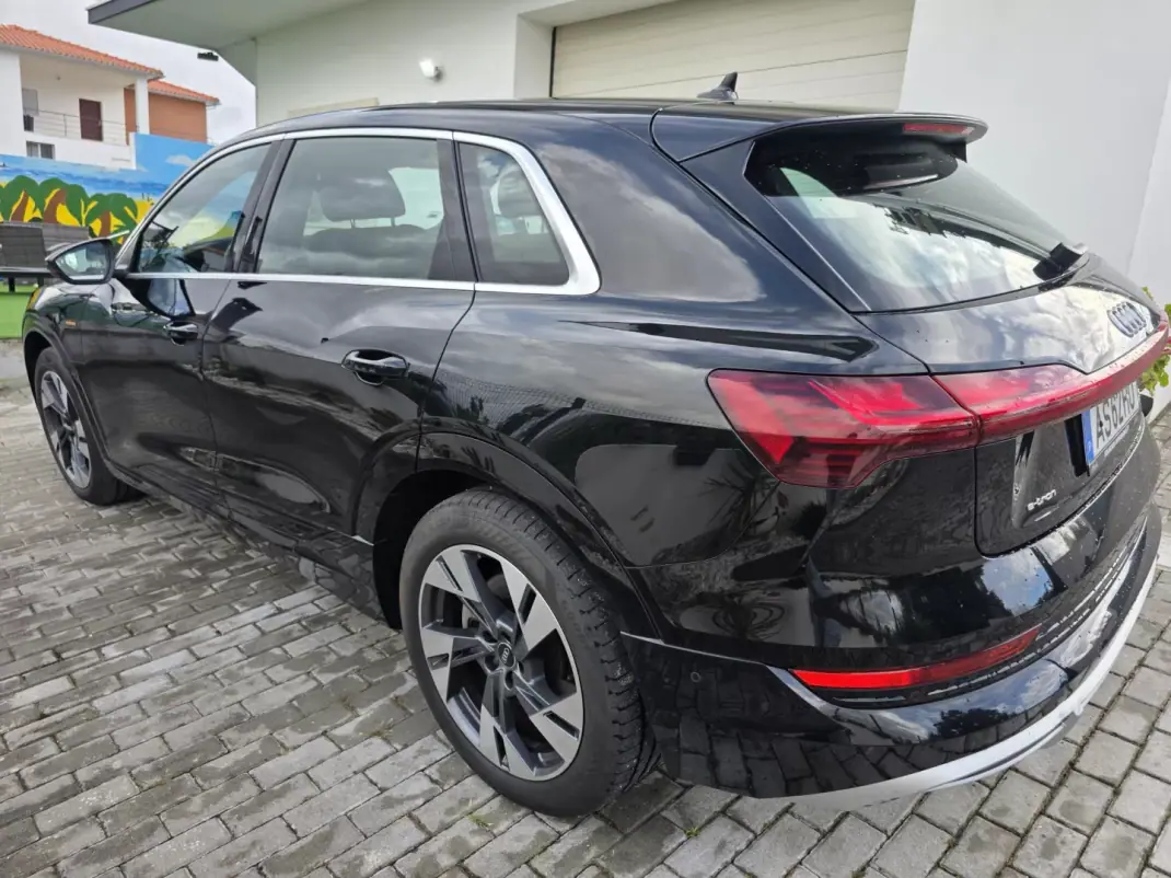 Audi e-tron 2022 - 31750 EUR, 115000 km - AUTO.MOTO.pt - 115000km - foto 29 de 73