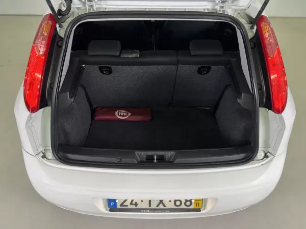 Fiat Punto 2017 - 7950 EUR, 77357 km - AUTO.MOTO.pt - 77357km - foto 17 de 31