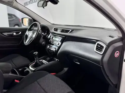 Nissan Qashqai 2015 - 13750 EUR, 96000 km - AUTO.MOTO.pt - 96000km - foto 40 de 45