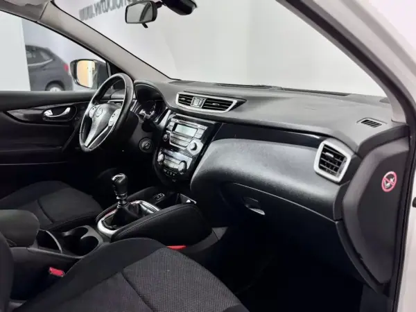 Nissan Qashqai 2015 - 13750 EUR, 96000 km - AUTO.MOTO.pt - 96000km - foto 40 de 45