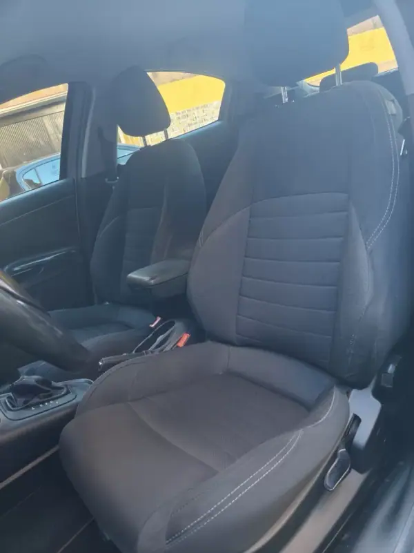 Alfa Romeo Giulietta 2016 - 9990 EUR, 166000 km - AUTO.MOTO.pt - 166000km - foto 7 de 12