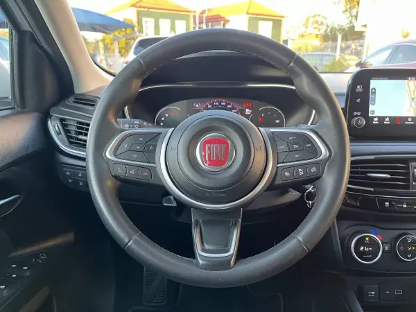 Fiat Tipo Cross 2022 - 14950 EUR, 98000 km - AUTO.MOTO.pt - 98000km - foto 14 de 53